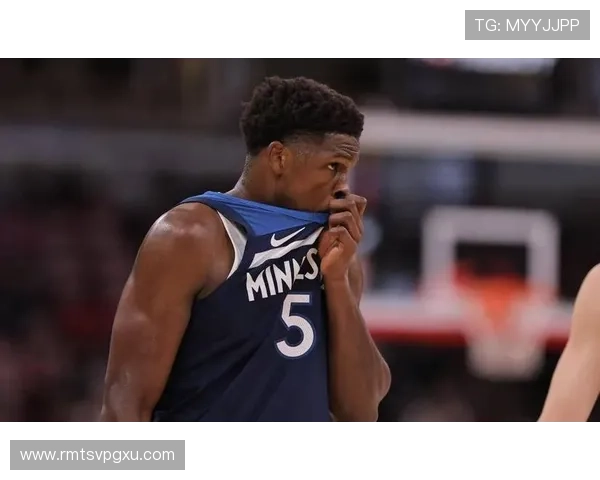 爱德华兹首节伤退 森林狼官方宣布右腿筋紧张将缺席剩余比赛