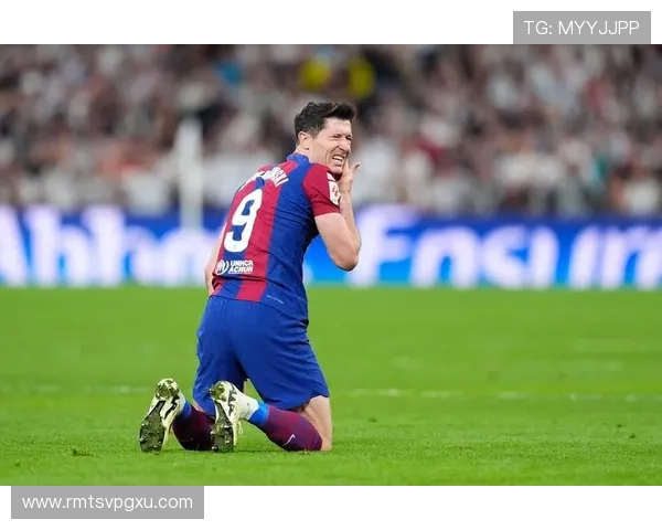 莱万伤愈归队战埃尔切或替补登场巴萨锋线迎关键补强